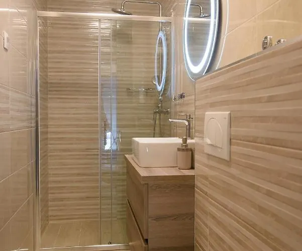 Barbara & Zoran With Heated Swimming Pool Apartamento *