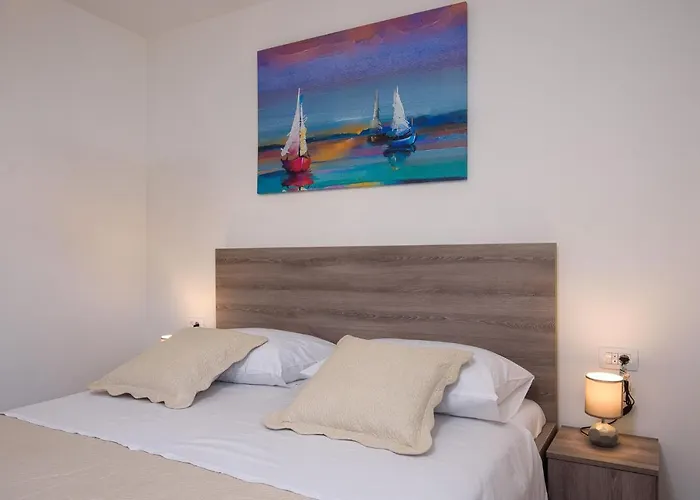 Apartamento Barbara & Zoran With Heated Swimming Pool Seget Vranjica