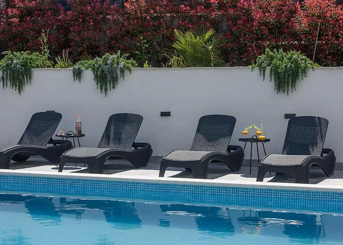 Apartamento Barbara & Zoran With Heated Swimming Pool