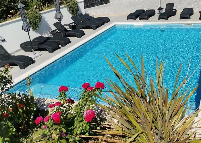 Apartamento Barbara & Zoran With Heated Swimming Pool Seget Vranjica