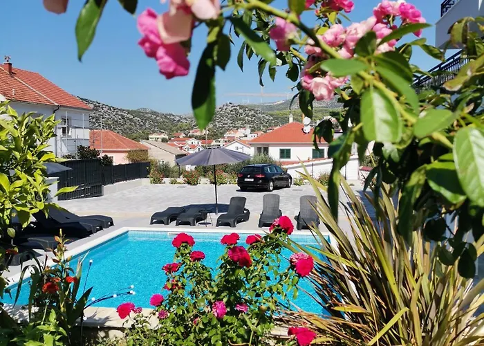 Apartamento Barbara & Zoran With Heated Swimming Pool Seget Vranjica